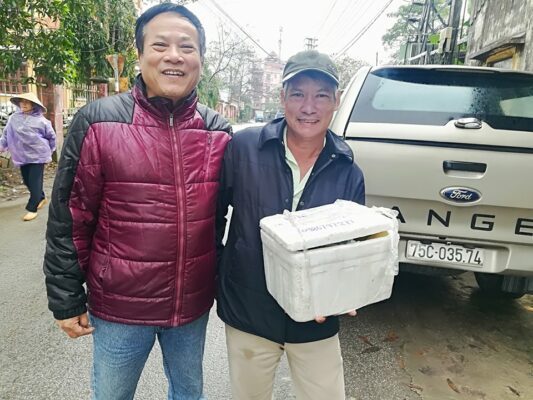 khách hàng mua nhung hươu tại Huế