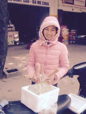 khách hàng dễ thương mua lộc nhung tại nam định